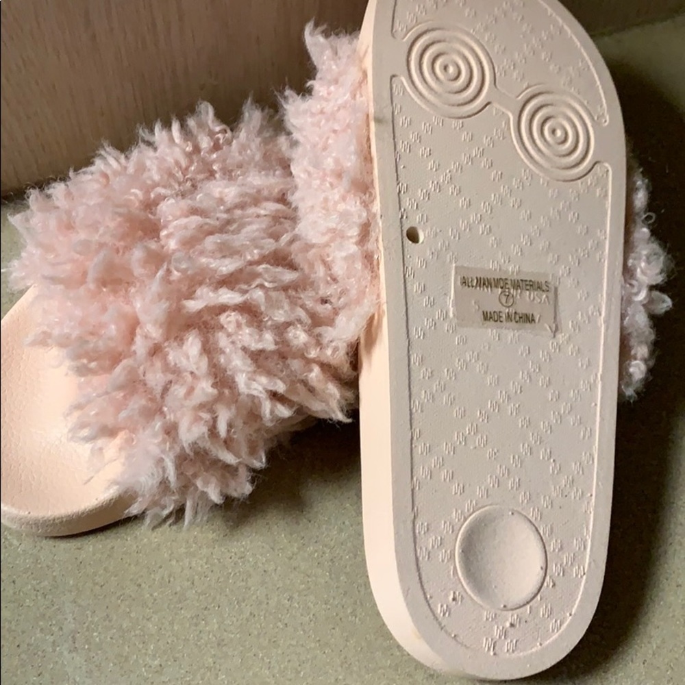 Bonnibel Blush Pink Fuzzy Faux Fur Non-Slip Slide Sandal Shoes NEW - Picture 5 of 8